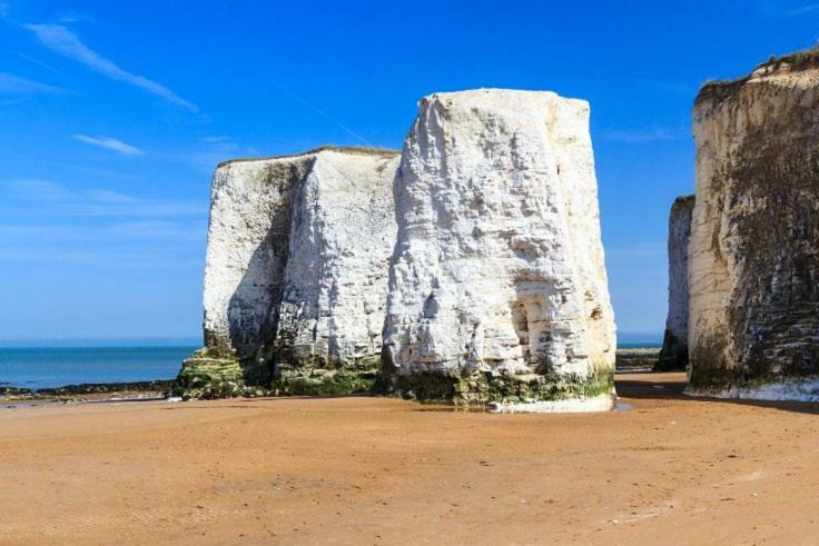 Picturesque Seaside Cottage Next To Viking Bay - ブロードステアーズ エクステリア 写真