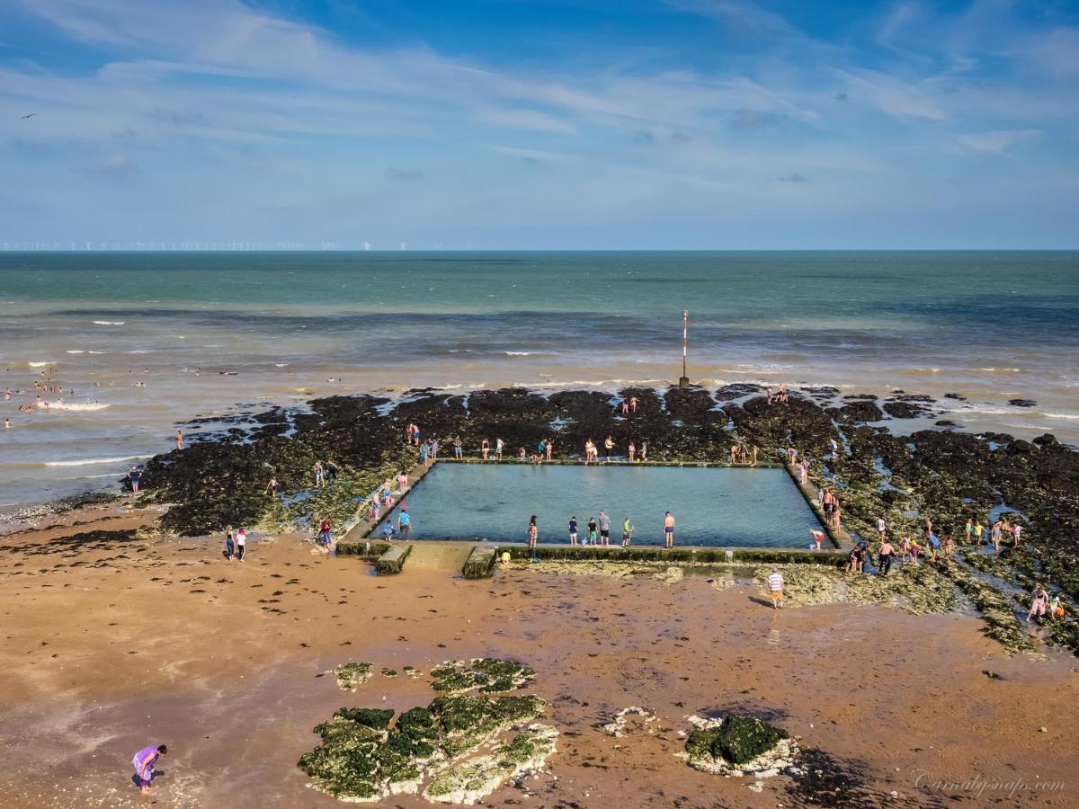 Picturesque Seaside Cottage Next To Viking Bay - ブロードステアーズ エクステリア 写真